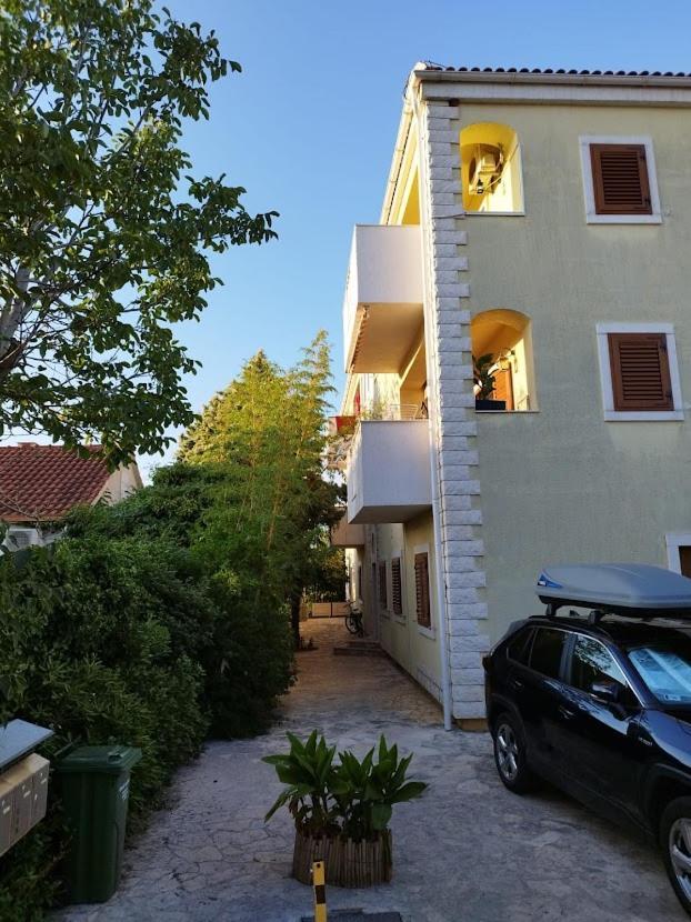 Apartman Mediterraneo Supetar Buitenkant foto