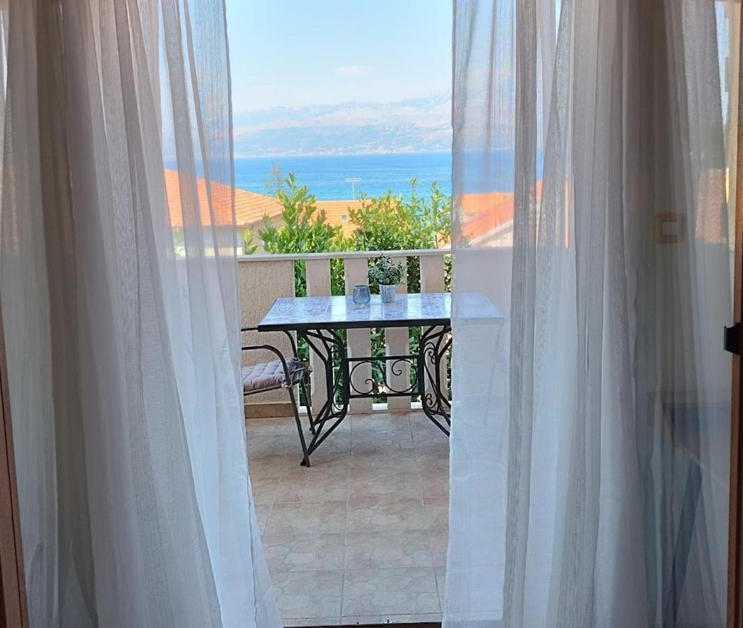 Apartman Mediterraneo Supetar Buitenkant foto