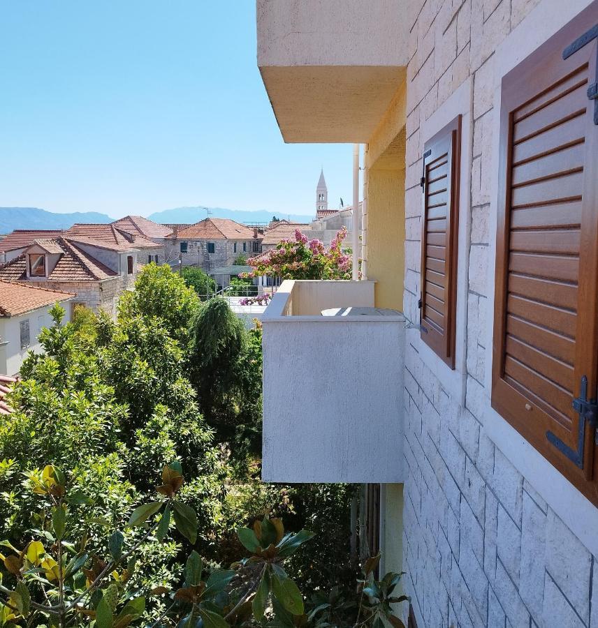 Apartman Mediterraneo Supetar Buitenkant foto