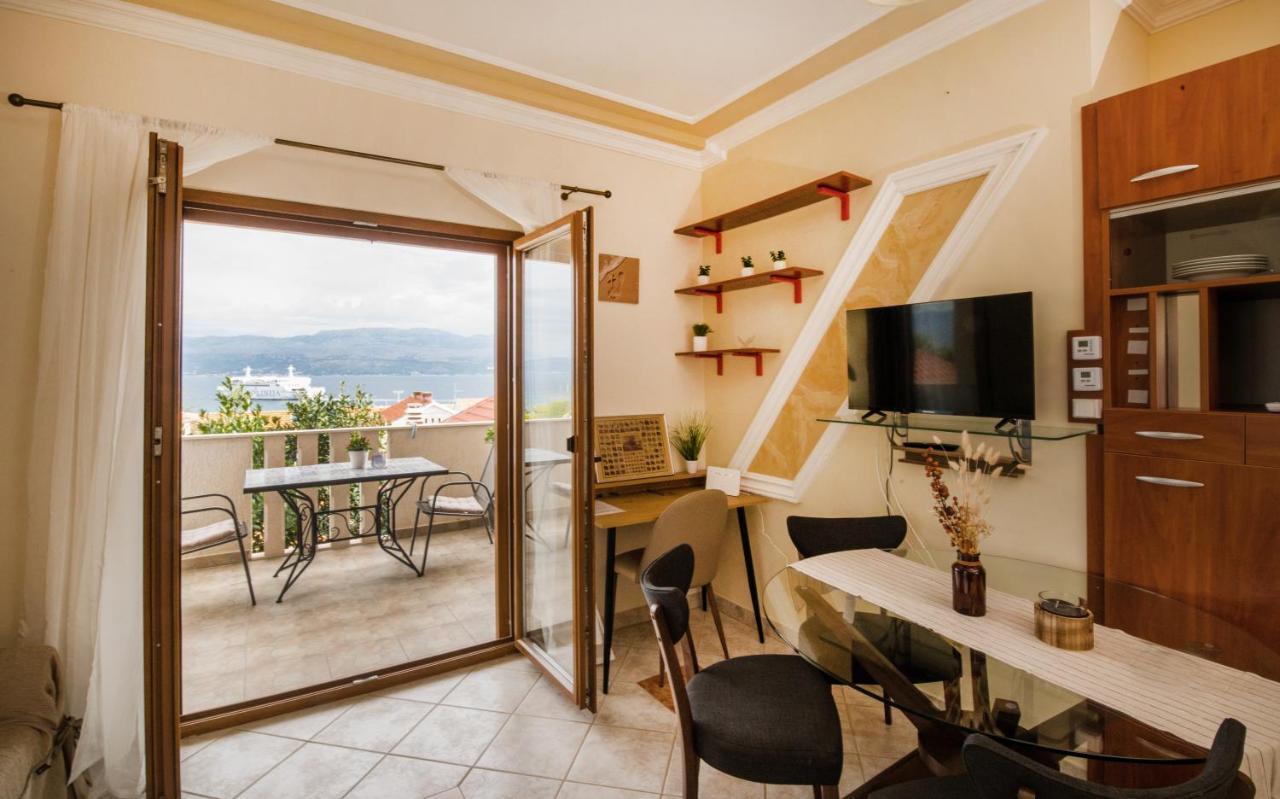 Apartman Mediterraneo Supetar Buitenkant foto