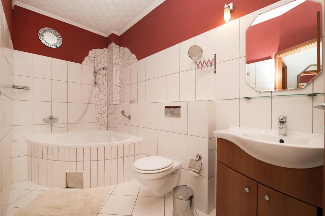Apartman Mediterraneo Supetar Buitenkant foto