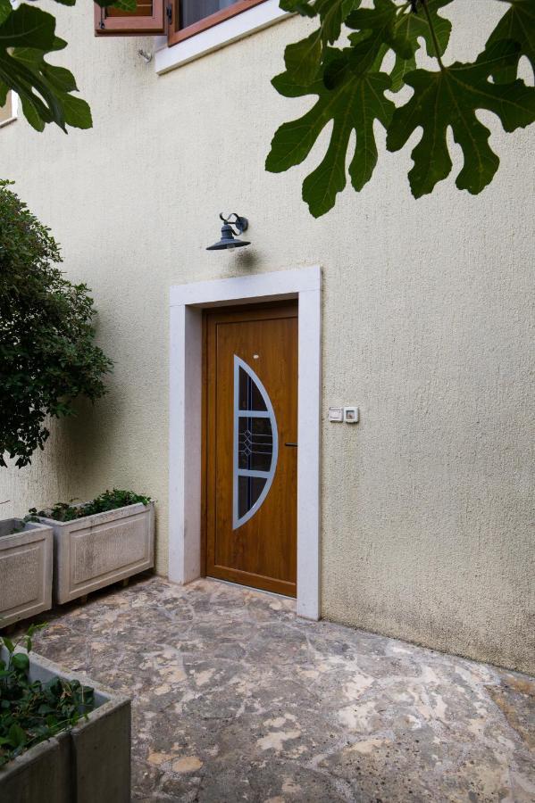 Apartman Mediterraneo Supetar Buitenkant foto