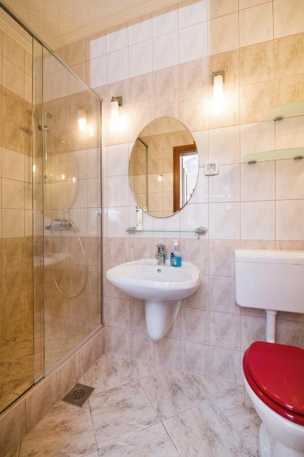 Apartman Mediterraneo Supetar Buitenkant foto